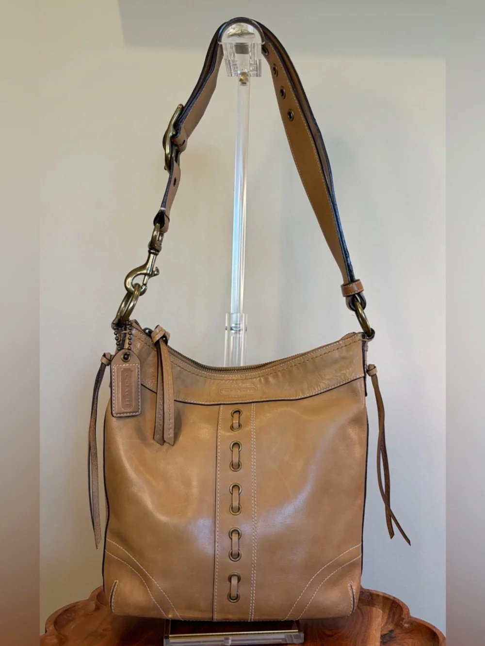 Vintage COACH Saddle Brown Chelsea Laced Shoulder Bag 10399